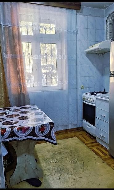 sumqayitda evler: Kirayə mənzil – mebellə - Geniş zal: divar kağızı ilə işlənmiş — 5