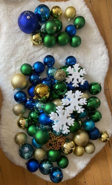 Süni güllər: Yeni il ağacı üçün bəzək dəstəsi.70 ededdir,qıraqdakılar əlavedir — 1