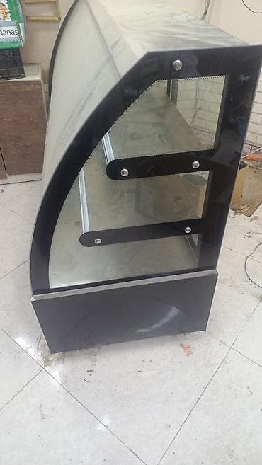 Vitrin soyuducu satılır 1000 manata alınıb cəmi 5gun işlənib — 1