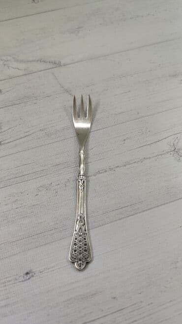 Melxior vilka Gümüş tərkibli Nadir naxışlardan biridir 1 ədəd lalafo.az -da Melxior vilka Gümüş tərkibli Nadir naxışlardan biridir 1 ədəd