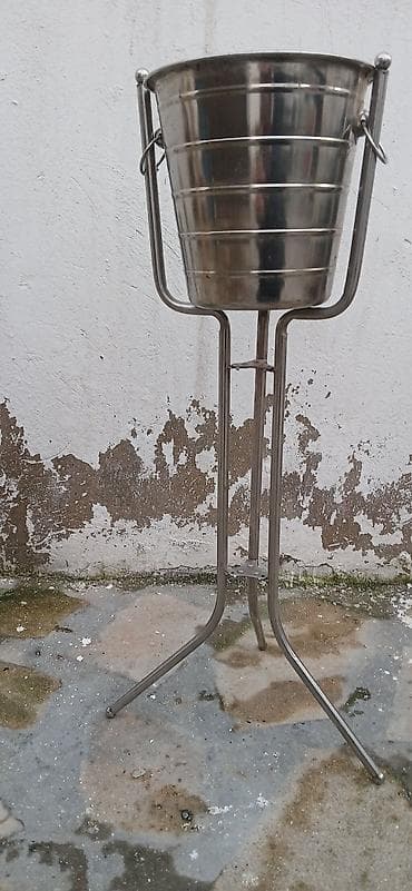 Paslanmayan poladdan şampan/şərab üçün buz vedrəsi və ayaqlı stend - lalafo.az -da Paslanmayan poladdan şampan/şərab üçün buz vedrəsi və ayaqlı stend -
