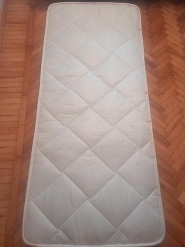Matras döşek bir neferlik.Yaxşı veziyyetdedir.Maraqlananlar zeng