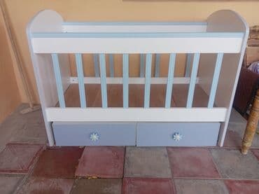 Сейфы: Для девочки и мальчика, Б/у, Четырехугольная, Колыбель, Без матраса, Без механизма качания — 1