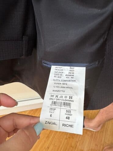 göy rəngli kişi cemperləri: Zingal Riche brendindən tünd göy rəngli kişi kostyumu. Kostyum iki — 10