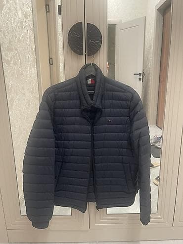 Tommy Hilfiger kişilər üçün yüngül puf şişmə qışlıq gödəkçə. - Rəng