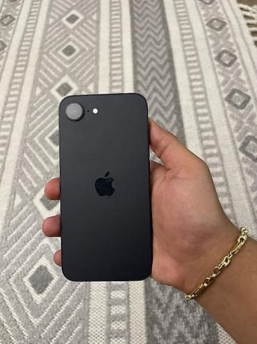 ipad 6 plus: IPhone 16e, 128 GB, Qara — 1