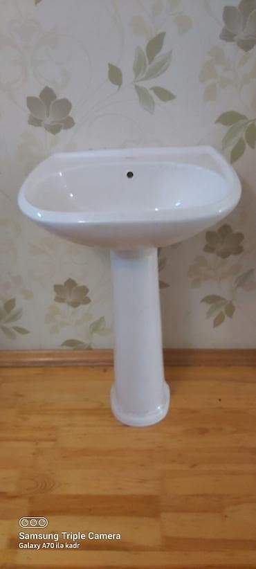 işlenmiş unitazlar: Sanitar avadanlıq dəsti - Bir ədəd döşəməyə quraşdırılan unitaz – — 9