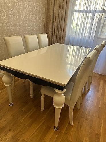Masa desti. 400azn. 6 stulla. Yaxşı veziyyetde. Ünvan