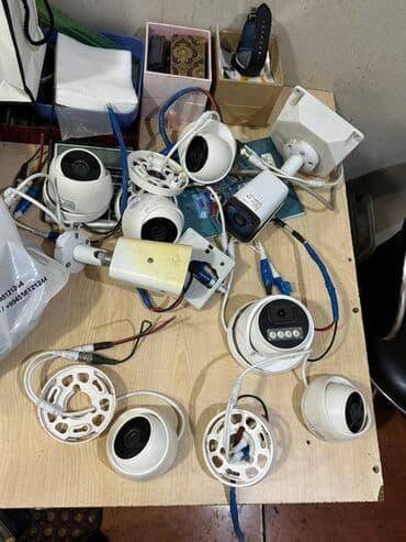 uşaq izleme kamerasi: Daxili və xarici quraşdırma üçün nəzərdə tutulmuş bir sıra ağ rəngli — 1