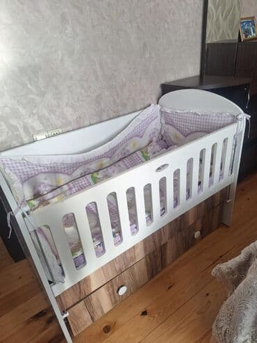 Oğlan və qız üçün, Dördbucaq, Beşik, Dəst ilə, Matras ilə, Yellənmə mexanizmsiz