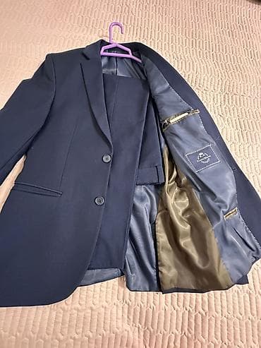 Kişi geyimləri: Təmiz və səliqəli qalıb. Uyğun kalustuk hədiyyə veriləcək. Yaz payız — 4