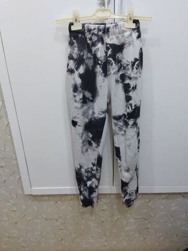 cins qadın jiletkaları: Qadınlar üçün müxtəlif model və rəngdə cins şalvarlar dəsti. hamısı — 9