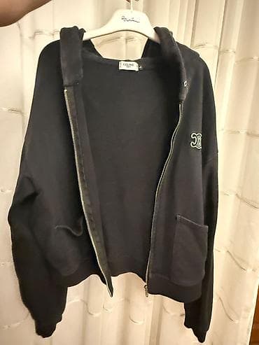 Jaket ve t-shirt her ikisi 8 azn-dir. T-shirt S jaket ise L razmerdir
