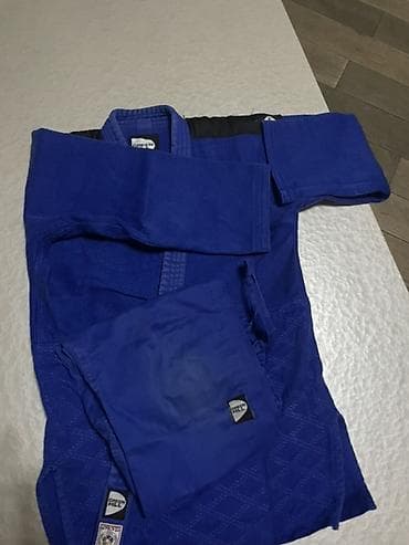 geyimlər: 46-50-55 kq ucun uygundur 
Paqonlarında yırtığları var — 3