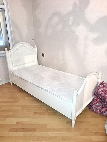 divarda kitab refi: F99 3 eded akrilden Carpayı Ölcü 1.95/95 Matrasında noqtə prbm yoxdu — 1