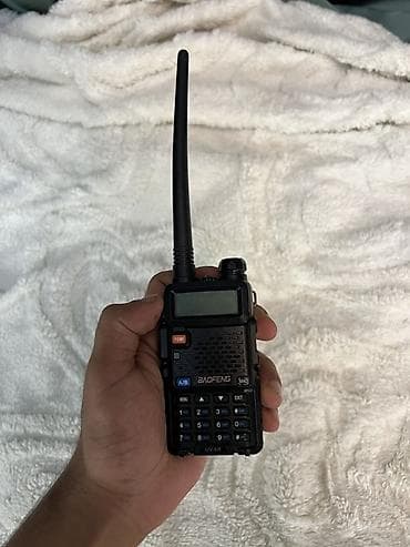 Baofeng UV-5R əl radiostansiyası - İki diapazon: VHF/UHF (136–174 MHz — 10