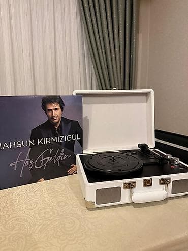 Qrammafonlar Mehduddur!!! Çox gözəl Retro Qramafonlar və göz oxşuyan