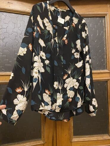 ağ qadın ətəkləri: Qadın geyimləri – 2 fərqli model 1) Ağ bluz: - Yumşaq, axıcı parça - — 25