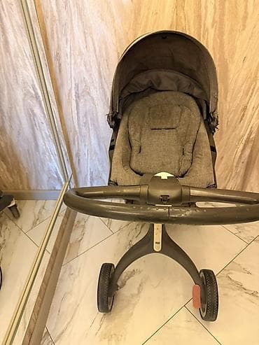 Stokke uşaq arabası – üçtəkərli, kompakt və manevrli model