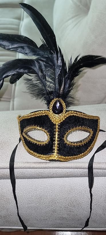 ronaldo 2008 forma: Tüklü venesiya üslubunda maskalar – 2 fərqli model: - Rənglər: firuzə — 3