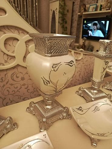 Şamdanlar: Zərif naxışlar və gümüşü detallarla bəzədilmiş bəzək dəsti. Dəstə bir — 5