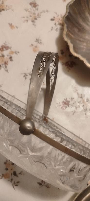 gerb şəkilləri: Kəsimli şüşədən hazırlanmış dekorativ qab dəsti: - Oval formalı şüşə — 4