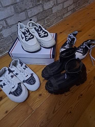 suni kurk: Krossovka və sandal dəsti - 2 cüt aşağı profilli ağ-köklü krossovka — 2