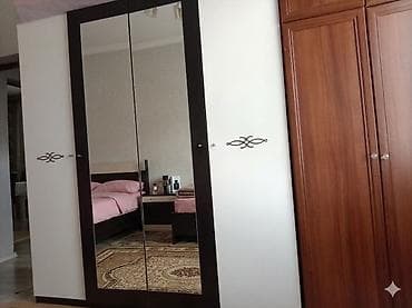 Madeyradan alınıb 4 qapılı Güzgülü Yeni dolab 1 il işlənib İçi