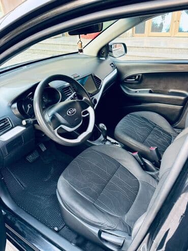maşın nol altı: Kia Picanto, qara rəng, 5 qapılı hetçbek. Xüsusiyyətlər: - Kompakt — 7