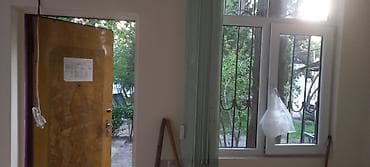 Kiralık iş/kommersiya sahəsi – küçəyə çıxışı olan açıq plan otaq - — 1