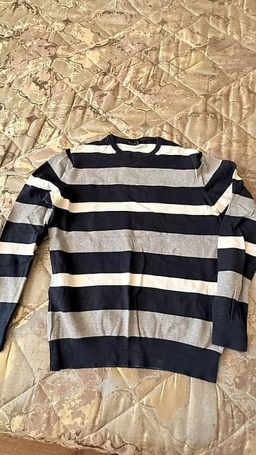 Zolaqlı kişi sviteri - Model: Uzunqollu, dairəvi yaxalı - Naxış