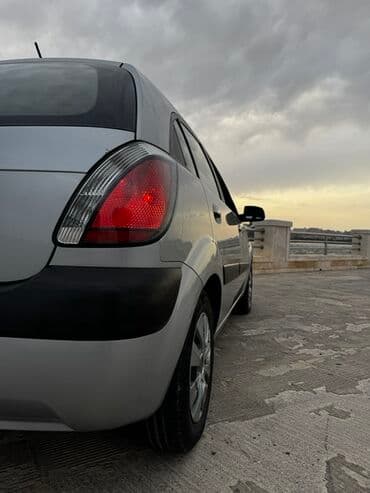 машина под выкуп бишкек: Model: Kia Rio hatchback Kuzov: 5 qapılı, gümüşü rəng Yanacaq: Benzin — 13