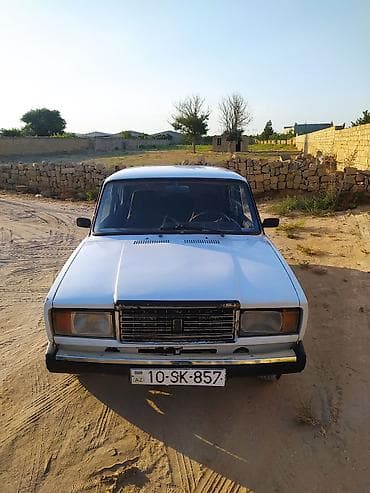 Продажа авто: Təcili satılır Lada 2107, ağ rəngli sedan Texniki xüsusiyyətlər: - — 2