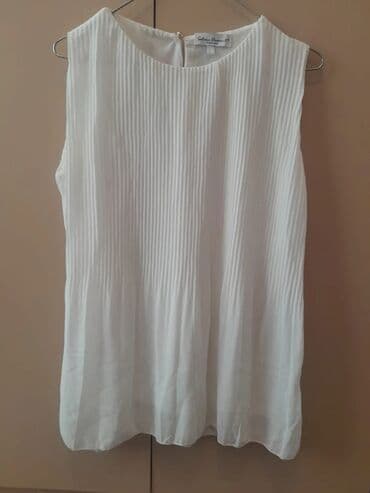 ağ kostyum: Qadın üçün qaşlı köynək xs razmerdir. Razmerlər elanda qeyd olunub — 11