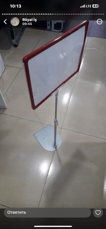 рекламный стенд на улицу: Dəyişdirilə bilən reklam afişaları üçün nəzərdə tutulmuş sabit — 1