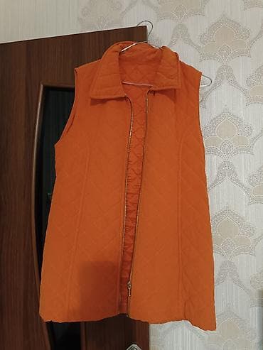 Narıncı rəngli qadın jileti - Model: qolsuz, yüngül quilted (romb