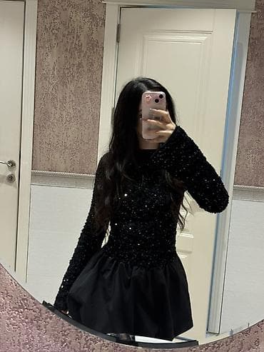 Qara mini gecə libası(xs) - Rəng: qara - Dizayn: üst hissəsi xırda