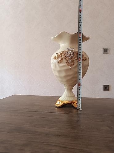 ev gülü: Bir vaza, Keramika — 2