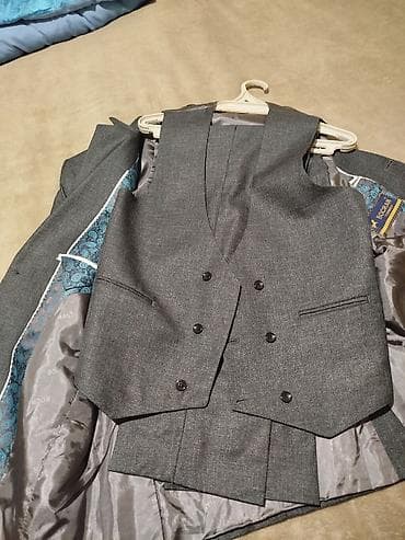 paltar xoncalari: Kişi kostyumu – boz rəngli, klassik üslubda 3 hissəli dəst. - Jaket — 4