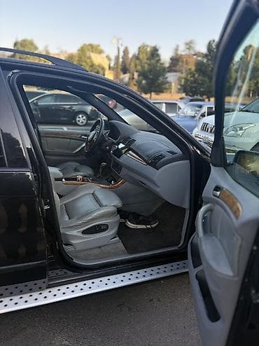 bmw salonu: BMW X5 (E53) – qara rəng, tam ölçülü premium SUV Texniki və dizayn — 7