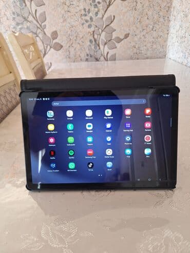 андроид мониторы для prado: Funksional qara rəngli Samsung planşet. Onun geniş, yansımayan ekranı — 6