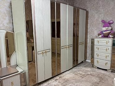 Мебель: Двуспальная кровать, Шкаф — 4