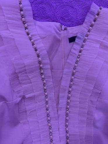 Zərif qadın paltarı – açıq çəhrayı rəngdə, dizə qədər uzunluqda