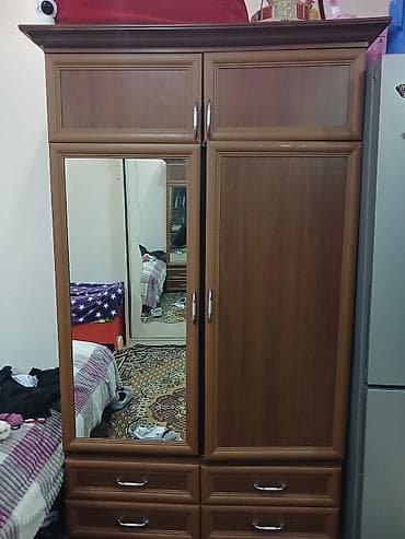 İşlənmiş, 2 qapılı, Güzgülü, Qəhvəyi, Taxta, Açılan, Düz dolab
