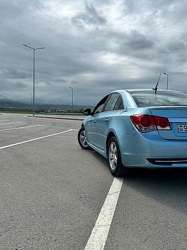 guzgu manitor: Chevrolet Cruze sedan - Kuzov: sedan, açıq mavi rəng - Nömrə — 4