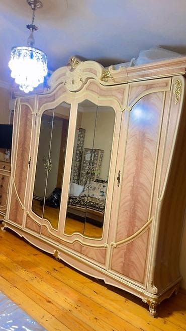 Klassik üslublu yataq otağı mebeli dəsti Tərkibi: - 4 qapılı, orta