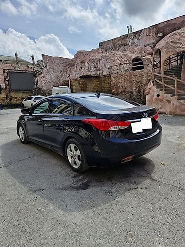 traktor satiwi: Hyundai Elantra: 1.8 l | 2013 il Sedan — 7