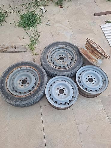 4 bolt teker: Məhsul: Polad disk və təkər dəsti Tərkib: - 5 ədəd polad disk — 1