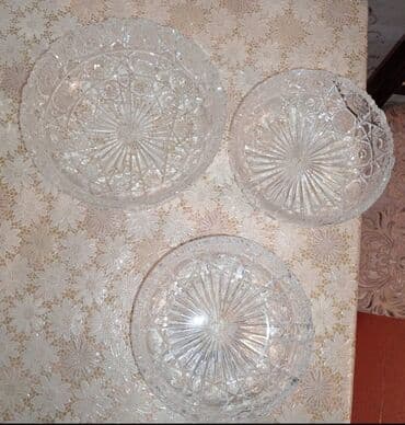 meyvə yeşikləri: Xrustal dəst qablar qiyməti dəyərindən çox ucuz 3 ədədi 25 manat. Altı — 4