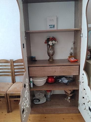 bəzək əşyaları: Açılan qapılı dekorativ vitrin/dolab - Material: taxta əsaslı lövhə — 1